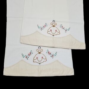 Vintage Embroidered Pillowcase Set Of 2 White Floral Southern Belle 28.5" × 20"